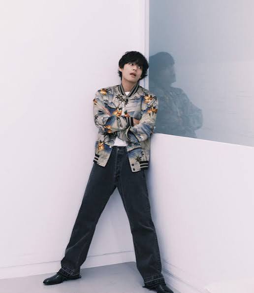 V (BTS) làm sập web Celine, gây cháy hàng sau khi đăng ảnh