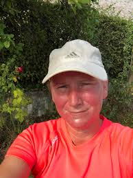 I am not sure what exactly a runners body looks like. Except for maybe the  african guys/girls always winning marathons. 🏃🏃 But I know I have heart  and will to be better