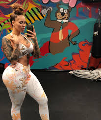 Von miller's girlfriend megan denise coming out with waist trainer line. Von Miller And Fiance Megan Denise Get Frisky In An Uber Sports Gossip
