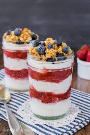 healthy strawberry yogurt parfaits