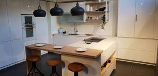 Sabores taller de cocina es una escuela de cocina ubicada en barcelona, dedicada por completo a actividades de ocio gastronómico. La Franquicia De Tiendas De Cocinas Schmidt Abre Un Nuevo Punto De Venta En Barcelona Focus Piedra Noticias Sobre Piedra Natural
