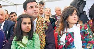 Demirtaş, başak demirtaş ile evli ve iki kız çocuğu olan delal ve dılda'nın babasıdır. Basak Demirtas Kimdir Selahattin Demirtas Icin Neler Soyledi