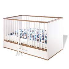 Il possède un équipement intégral avec son grand tiroir sur roulettes, sa commode à un tiroir complémentaire, ses deux étagères et un plan. Lit Bebe Evolutif Tuula Pinolino Lit Bebe Evolutif 70x140 Cm