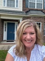 Kim Cottingham's Instagram, Twitter & Facebook