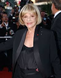 Jeanne Moreau Avait Un Fils Jerome Et Un Regret Elle A charming high quality french 19th century patinated bronze statue named 'paysanne nourrissant des oiseaux', by mathurin moreau. elle