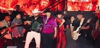Grupo Firme se niega a cantar corridos pese a la insistencia de los fans -  Uniradio Informa