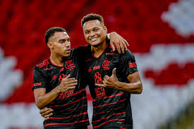 Após a vitória com tranquilidade, maurício de souza, interino enquanto rogério ceni … Rodrigo Muniz Exalta Amizade Com Companheiros Do Flamengo E Revela Recompensa Pelas Assistencias Lance