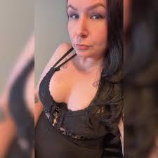 Jenn Galvan's Instagram, Twitter & Facebook