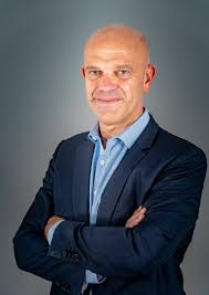 Rillieux-la-Pape. Folan s'implante au Royaume-Uni et rachète Mainframe  Communications