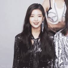 • • • gif210319 yuna pretending to be lia (gfycat.com). Pannatic Lia Impresses K Netz With Her Ability To Pull Off Various Type Of Hairstyles Netizen Nation Onehallyu