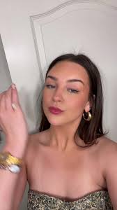 Vivian Sutton (@viviansutton2)