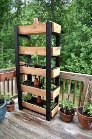 Hottest Screen Vertical Garden Boxes Concepts Traditional Gardens Are Perfect But You W In 2021 Vertical Garden Planters Herb Garden Design Backyard Vegetable Gardens