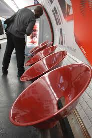 Pour La Ratp Les Sieges Des Quais Du Metro Parisien Metro Parisien Design Urbain Metro