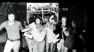 Este fue el momento de la caída que provocó la muerte de sergio denis. Archivo Gente Sergio Denis Ya Habia Sufrido Una Tragica Caida Desde Un Escenario En 1972 Gente Online