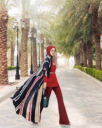 Baju muslim dian pelangi dengan gaya casual memang memberikan nuansa keremajaan bagi para penggunanya, mungkin sebagian dari kita para pencinta fashion sudah tidak asing lagi dengan model sekaligus perancang busana muslim khususnya yaitu dian pelangi, ya dian pelangi adalah model. Selain Dian Pelangi 7 Desainer Fashion Muslim Ini Paling Berpengaruh Di Indonesia