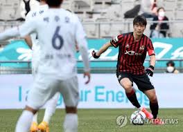 스포탈코리아=상암 김성진 기자= 기성용(32, fc서울)이 성폭력 가해 의혹을 제기한 폭로자들을 상대로 법적 대응을 준비하고 있다. ê¸°ì„±ìš© ì¸¡ ì„±í­ë ¥ ì˜í˜¹ ì œê¸°ìžì— ë‚´ì£¼ê¹Œì§€ ë²•ì  ì¡°ì¹˜ ì˜ˆì • ì—°í•©ë‰´ìŠ¤