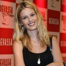 Yasmin botelho fernandez (born june 6, 1988), best known as yasmin brunet , is a brazilian model and actress who appeared in the 2008 sports illustrated swimsuit issue. Yasmin Brunet Bio Family Trivia Famous Birthdays