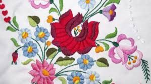 Agrárgépészet agrárjog állat állatok állatorvos állattartás állattenyésztés dísznövény érdekességek gazdaság gyeptermesztés gyógynövény. Ismerd Meg A Kalocsai Himzes Motivumait Es Jelentesuket Sokszinu Videk