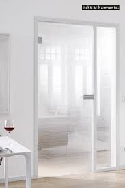 corteo classic white filigrane horizontallinien in unregelmassiger abfolge und starke in weissglas glastur wohnzimmer innenturen innen schiebeturen