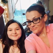 Amanda Harnish's Instagram, Twitter & Facebook