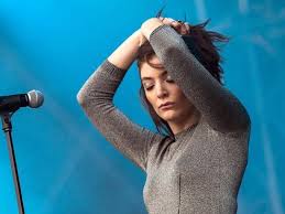Singer lorde music indie pop celebrities songwriting music artists taylor swift facts marina and the diamonds. Lorde Entschuldigt Sich Fur Missgluckten Instagram Post Uberregionales Ludwigsburger Kreiszeitung