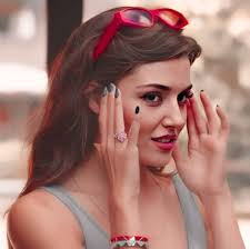 hayat on instagram eda handeercel handeercel handemiyy sencalkapimi beauty girl beautiful girl face half shaved hair