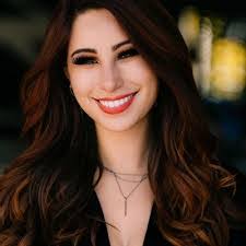 Michelle Lanning's Instagram, Twitter & Facebook