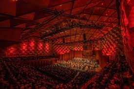 Het complex heeft naast de schouwburgzaal een grote en een kleine zaal voor voornamelijk concerten. De Oosterpoort Groningen Tde Lighttech
