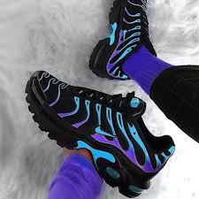 Pin By Lucia Cueto On Nike Sneakers Nike Air Shoes Nike Tn Shoes Nike Shoes Women