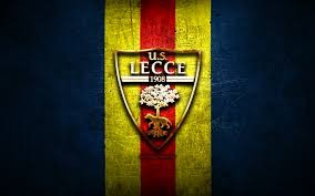 73100 lecce ( le ). Herunterladen Hintergrundbild Lecce Fc Golden Logo Serie A Blau Metall Hintergrund Fussball Us Lecce Italienische Fussball Club In Lecce Logo Fussball Italien Mit Einer Auflosung Zu Uberwachen 2880x1800 Bilder Auf Dem Desktop