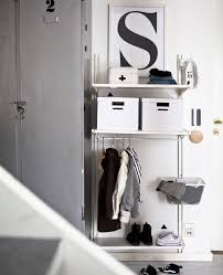 Ikea Deutschland Regal In Einem Flur U A Mit Algot Netzdrahtkorb Mit Konsole In Weiss Und Einer Niedrigen Kleiderstange Flur Einrichten Ikea Ideen Zuhause