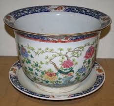 Dreieckiger, eingezogener korpus auf durch steg verbundenen. A Modern Chinese Porcelain Jardiniere And Stand Painted With Pheasants And Peonies Within Blue