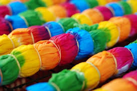 Scopri ricette, idee per la casa, consigli di stile e altre idee da provare. Membuat Baju Putih Kusam Jadi Menarik Dengan Tie Dye Ini Caranya Kumparan Com