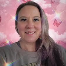 Samantha Balcom's Instagram, Twitter & Facebook