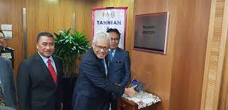  april 26, 2021  rakaman mirip suara hamzah zainuddin tular, puad minta buat laporan polis news highlights. Hamzah Zainudin Clocks In As Home Minister Gets Down To Business The Star