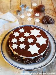 A differenza dei competitors, i pan di stelle, hanno una consistenza particolare: Torta Pan Di Stelle