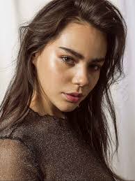 Tamara Nielsen's Instagram, Twitter & Facebook