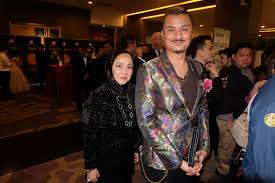 Dato' kee hua chee, alex cotteril, jamie mead and hayati yahya datuk ali abdul kadir, datin tina saw binti abdullah, alex cotteril, datin ingelise bornhoft and dato' jorgen bornhoft jeremy khaw, leaw sijie and dato' kee hua chee key soon yue and hayati yahya david teh, pitt lee. Fazley Yaakob Height