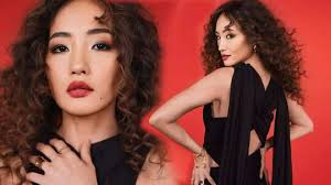 माथे पर बड़े गड्ढे और सूजे हुए होंठ... 39 साल की मौनी रॉय का ये हाल देख लोग  बोले- प्लास्टिक सर्जरी की दुकान