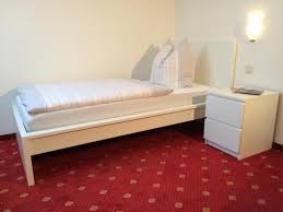 Hier wird eine 3 zimmer wohnung mit zwei balkonen angeboten, die frisch renoviert und sofort bezugsfrei ist. 160 Wohnungen In Hallbergmoos Newhome De C
