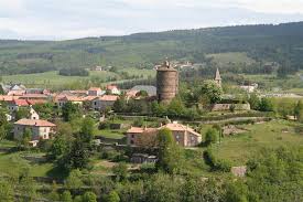 A 10h pour la météo ruynes en margeride, le ciel devrait être couvert avec chute de neige modérée. Village De Ruynes En Margeride Office De Tourisme Des Pays De Saint Flour