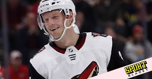 He was born in 1980s, in millennials generation. Carl Soderberg Och Arizona Storspelar I Nhl Aftonbladet