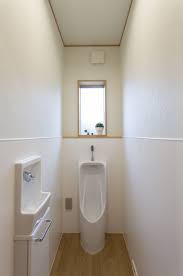 キッチンパネルを貼ったトイレ 掃除がしやすいトイレのアイデア 住まいのトミタ京丹後市 与謝野町の新築リフォームはお任せ下さい トイレのアイデア シンプル トイレ トイレのデザイン