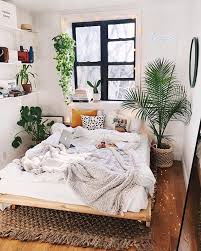 These 48 minimalist bedroom ideas are right up your alley. Bom Dia Com Esse Quarto Lindo Da Viktoria Dahlberg Ideiasdiferentes Confiram Bedroom Decor For Couples Small Bedroom Decor For Couples Small Bedroom Decor