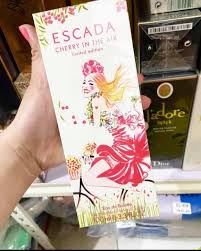 Cherry in the air is available as 30, 50 and 100 ml eau de toilette with 100 ml body lotion. Mr13 De Parfums Escada Cherry In The Air For Women 100ml Facebook