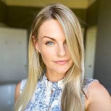 Rebecca Anderson Hall (@Rebecca_A_Smith)