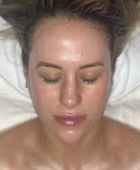 Where can you get a facial that includes extractions?