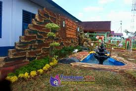 Komite sekolah adalah lembaga mandiri yang beranggotakan orangtua/wali peserta didik, komunitas sekolah, serta tokoh masyarakat yang peduli pendidikan. 10 Desain Konsep Taman Sekolah Tukang Taman Surabaya
