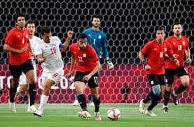 البرازيل وإسبانيا وإيطاليا وأوروغواي وألمانيا و الأرجنتين و فرنسا هي المنتخبات الوحيدة التي فازت بكأس العالم خارج أراضيها، والبرازيل هو المنتخب الوحيد الذي فاز بكأس العالم في أربع قارات مختلفة، مرة في قارة أوروبا (السويد 1958) ومرة في أمريكا الجنوبية (تشيلي. Yfhpbbghpywhem