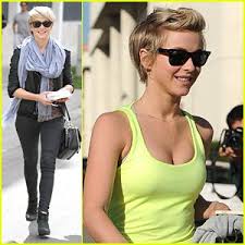 Julianne Hough Dotes On Nephews After Early Morning Workout Short Hair Styles Julianne Hough Short Hair Gym Hairstyles